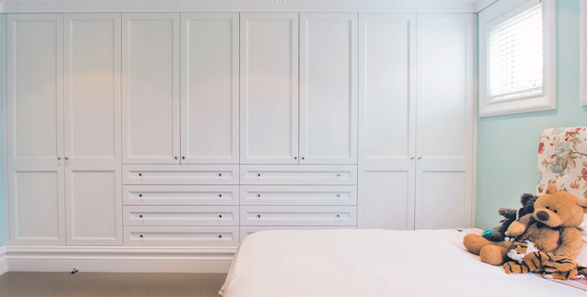 Wardrobe or bar 17
